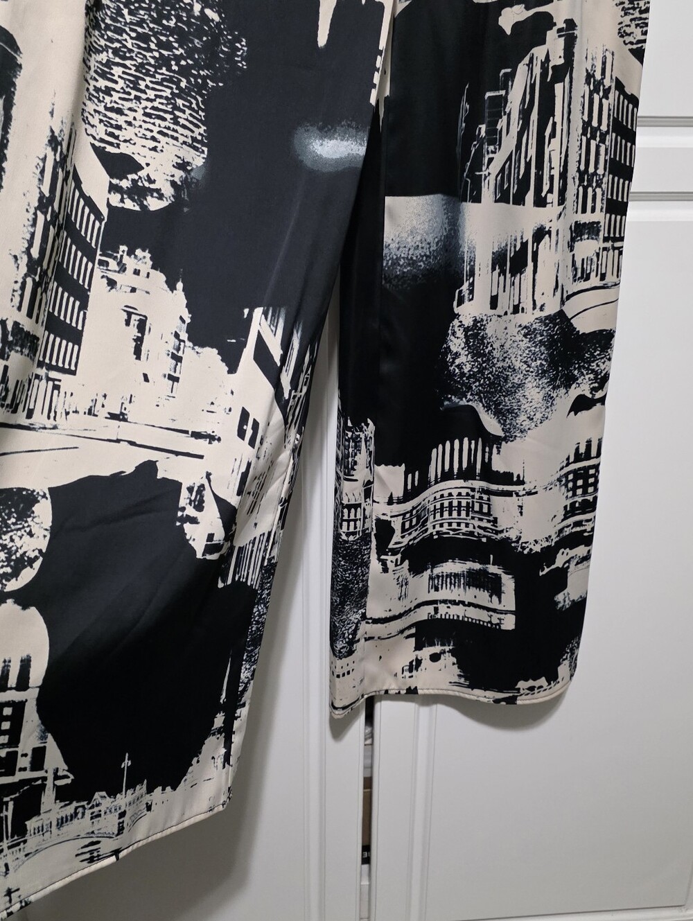H&M Womens Black Ivory Abstract City Scape Print Flowy High Waist Wide Leg Pants - Picture 9 of 16
